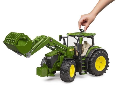 Traktor John Deere 7R 350 z ładowaczem