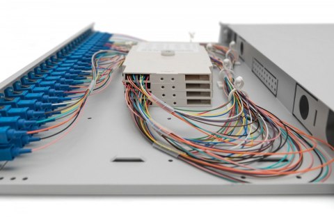 Przełącznica światłowodowa/panel krosowy z wyposażeniem 19 cali 1U, 24x SC duplex, OS2, pigtaile, adaptery, tacki, wysuwany, Sza