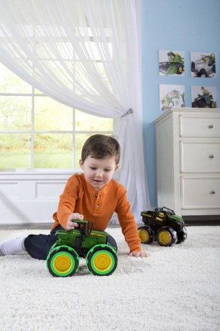 TOMY John Deere traktor Monster świecące opony 46434