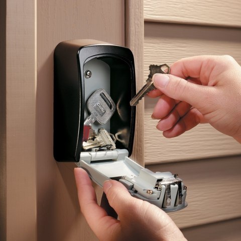 MASTER LOCK KASETKA NA KLUCZE Z ZAMKIEM SZYFROWYM I SZEKLĄ 5400EURD