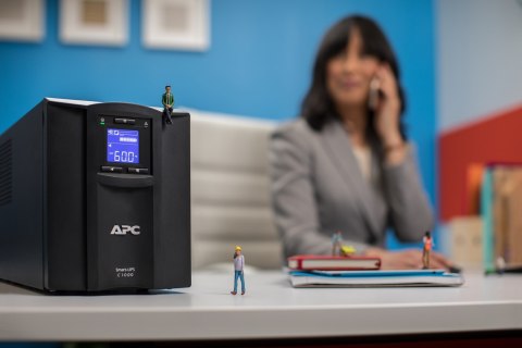 APC Smart-UPS C 1000VA LCD 230V with SmartConnect