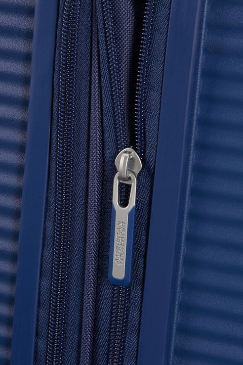 Soundbox walizka średnia American Tourister - midnight navy